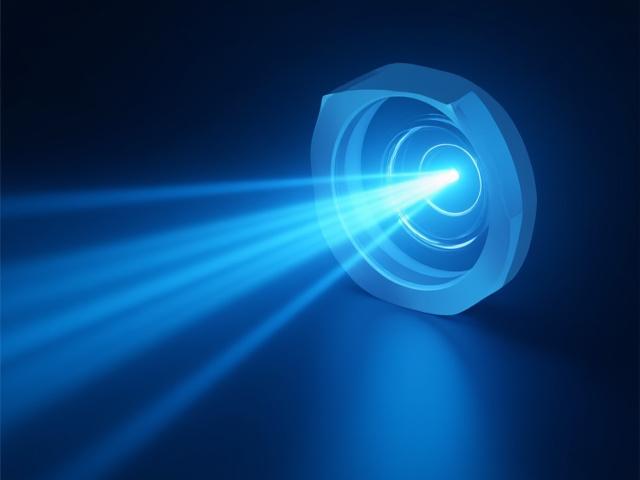 フライアイレンズとインテグレーターロッドを用いた均一照明光学系の断面図。光が均一に拡散される様子を図解。